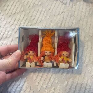 Vintage 1981 Joy Brite Handmade Christmas‎ Ornaments Wooden Girls Knitted Hats